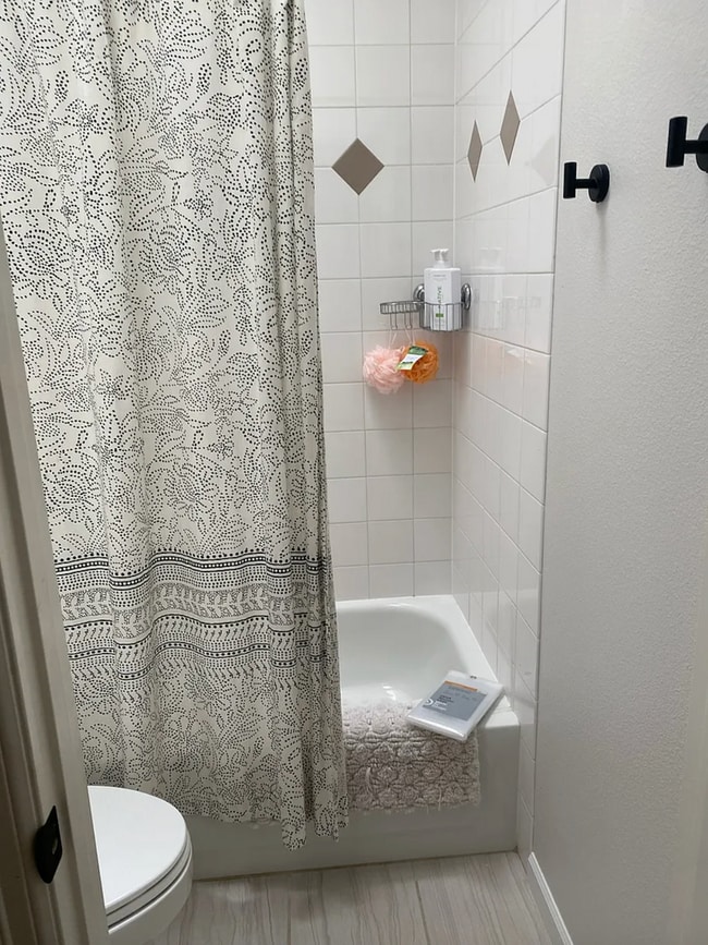 Building Photo - Greenwood Townhome 2Beds 1.5 Bath- $3,100