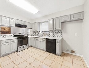 Building Photo - 23227 Timberbrook Dr