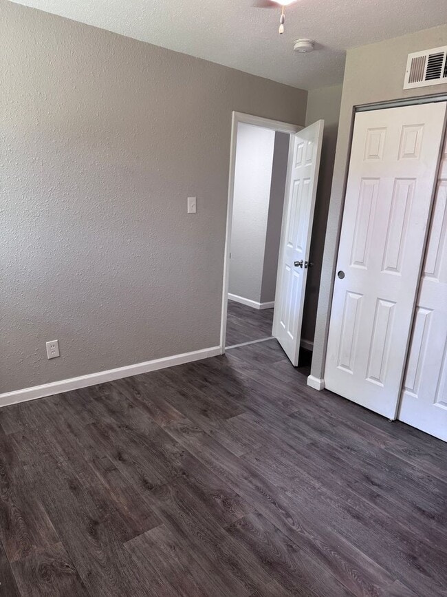 Building Photo - Nice 3 bedroom 1 bath home