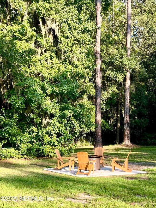 Building Photo - 2312 Plantation Lake Dr