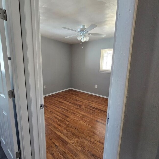 Building Photo - Charming 3-Bedroom Home / Pet-Friendly / A...