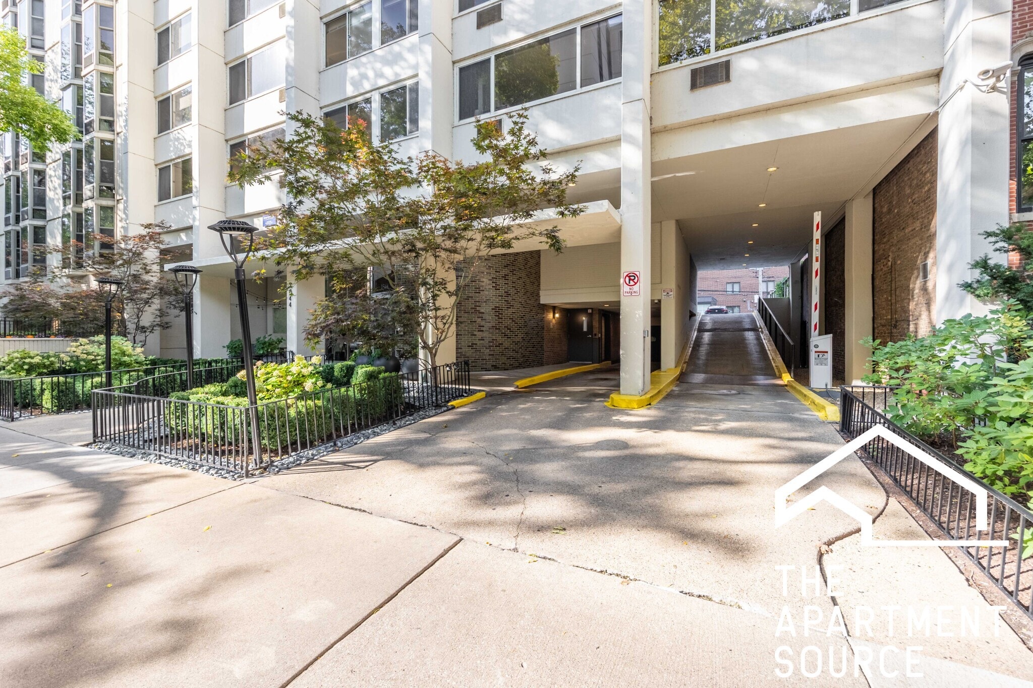 Building Photo - 1337 N Dearborn St