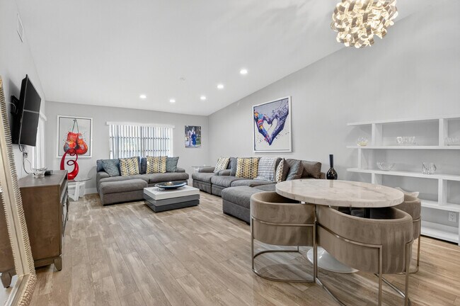 Building Photo - 8256 Summerbreeze Ln
