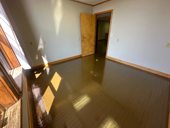 Building Photo - 120 N Main St