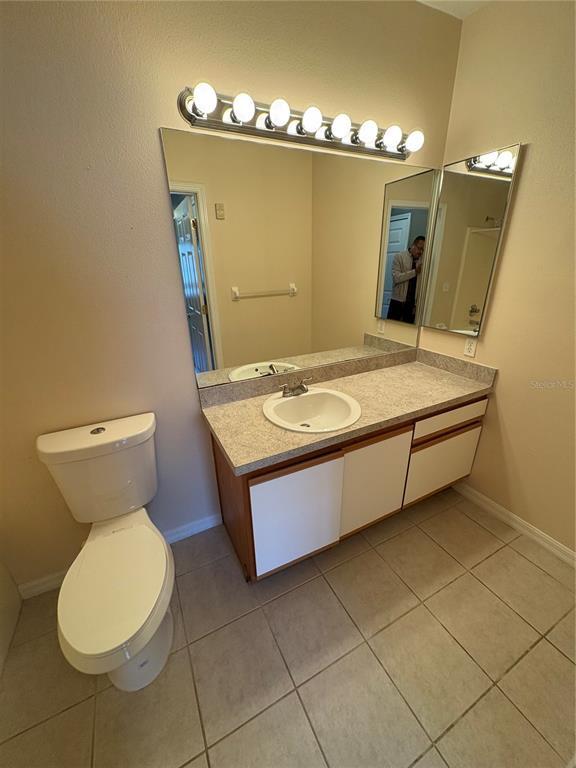 Building Photo - 6413 Hollydale Pl