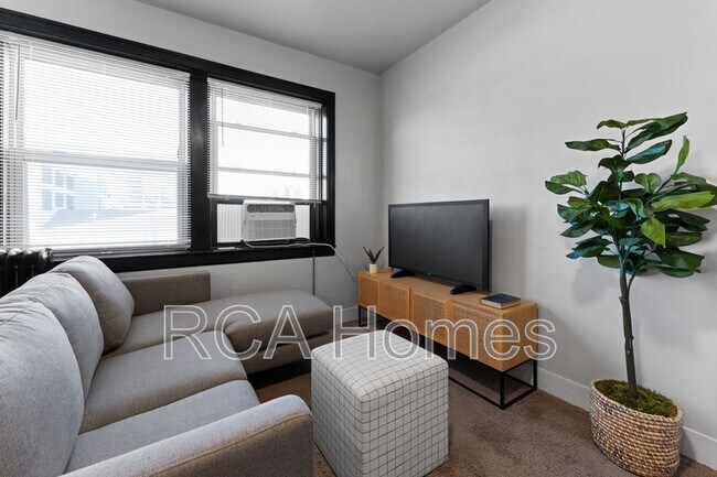 Building Photo - 37 West St Clair Street