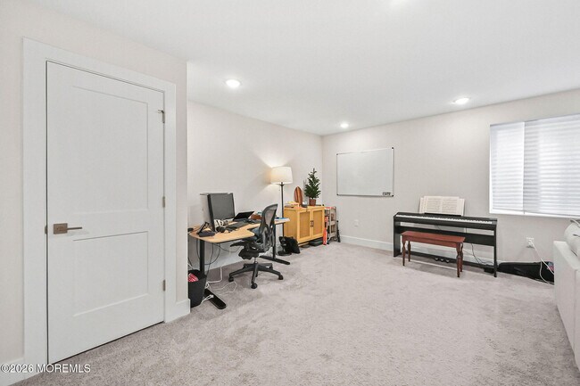 Building Photo - 4039 Heron Dr