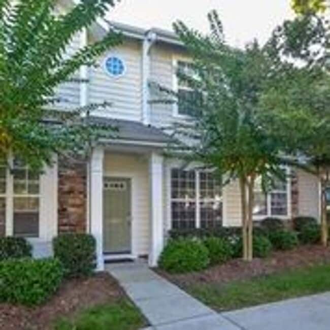 Primary Photo - Lovely, Move in Ready 2 Bedroom in Stallin...