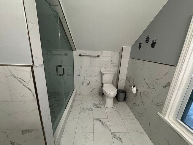 Building Photo - 414 N Bellinger St