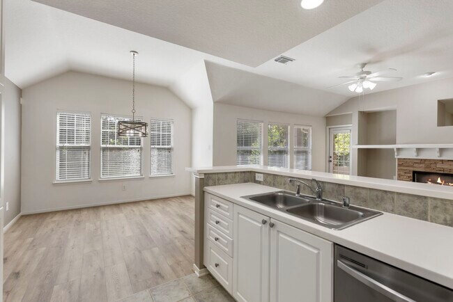 Building Photo - 67 Woodlily Pl