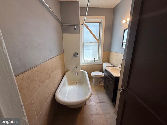 Building Photo - 5052 Wayne Ave