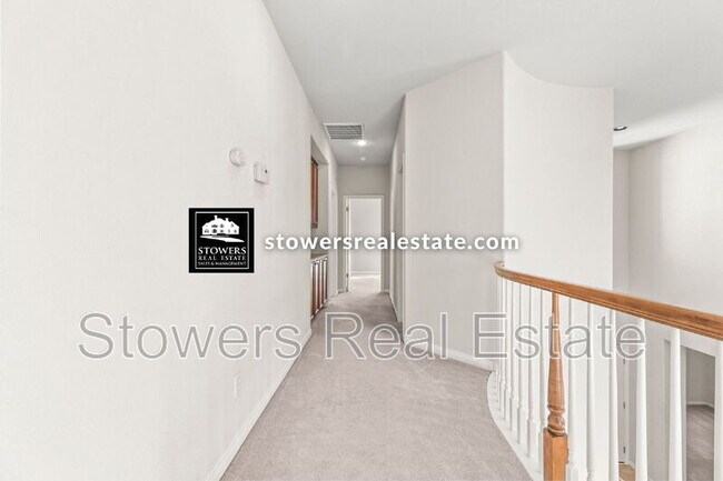 Building Photo - 1570 Eastlake Cir