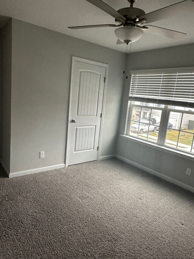 Building Photo - For Rent: Half Off Full First Month Rent