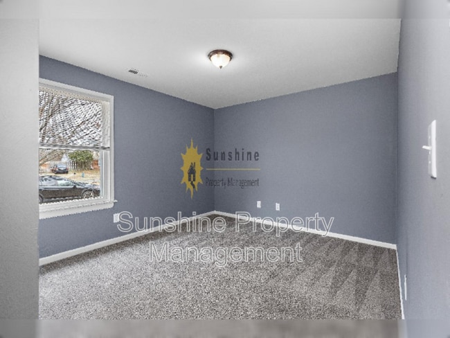 Building Photo - 3017 Camelot Blvd