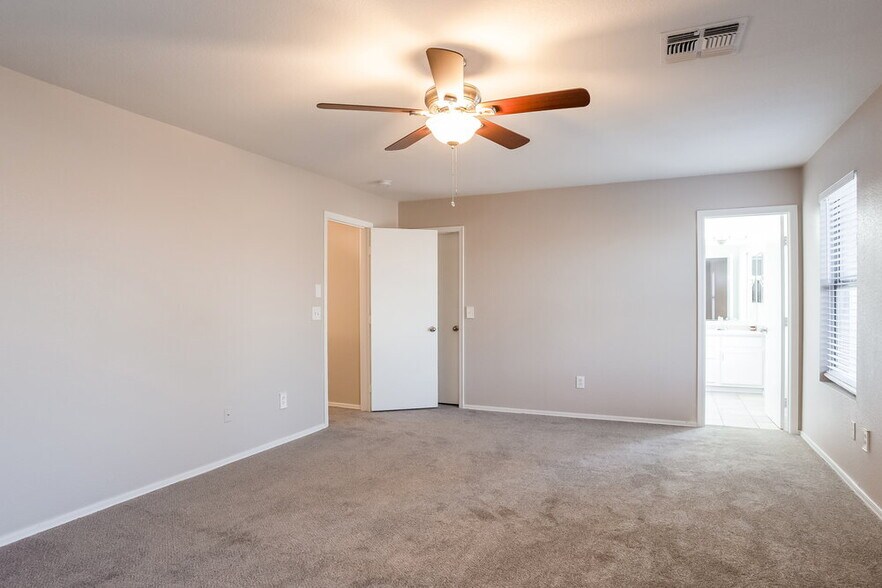 Building Photo - 2809 E Cherry Hills Dr