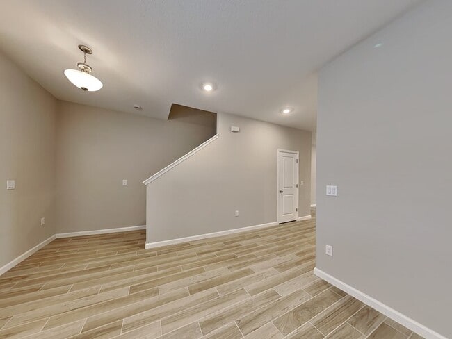 Building Photo - 637 Bayhawk St