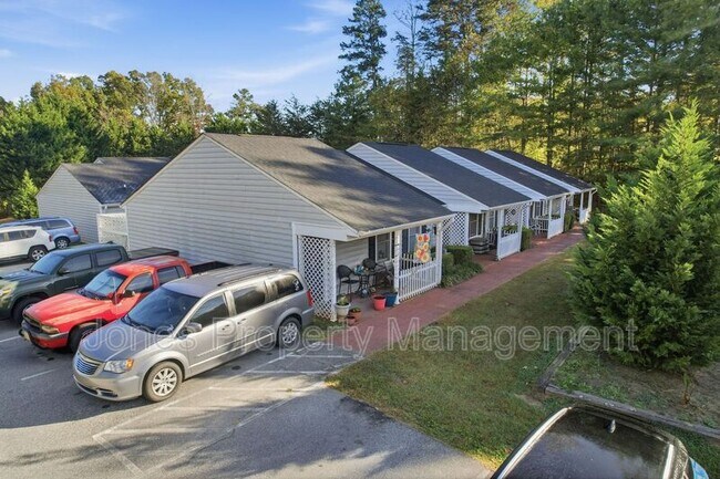 Building Photo - 120 W 52 Bypass