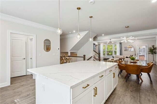 Building Photo - 1368 Live Oak Ln