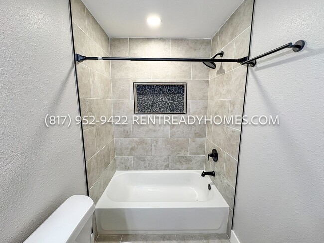 Building Photo - 2122 Bentvine Dr