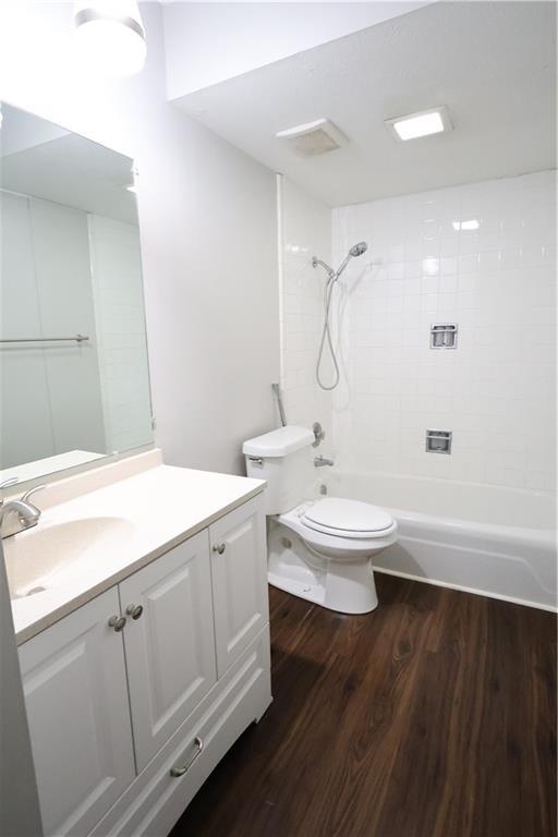 Building Photo - 3091 Colonial Way