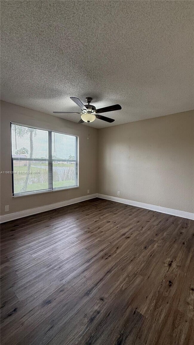 Building Photo - 1500 Lake Crystal Dr