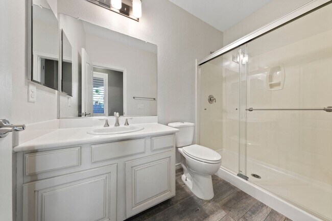 Building Photo - Luxury Living in Henderson's Tuscany: Spacious 4 Bedroom Home with Expansive Yard & More!