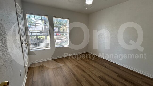 Building Photo - 807 Cavalier Dr