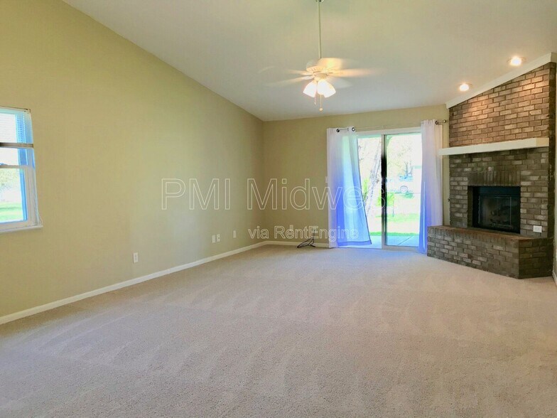 Building Photo - 3215 Keystone Lakes Way