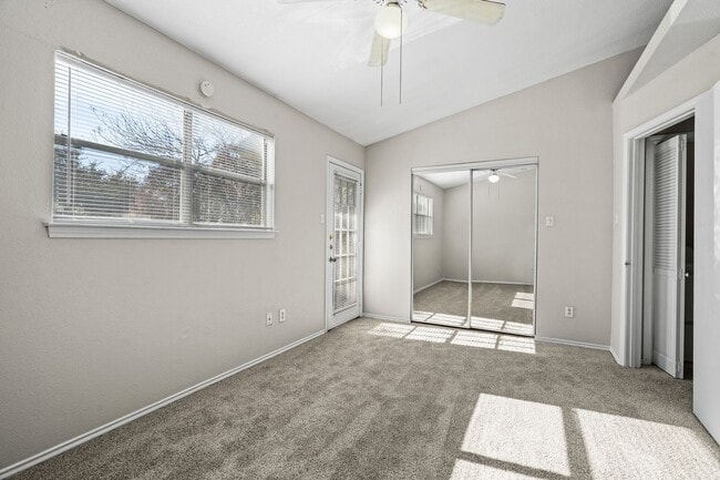 Building Photo - River Crossing ATX - Townhome - 2bd/2.5ba - W/D - Close to Downtown - $1395