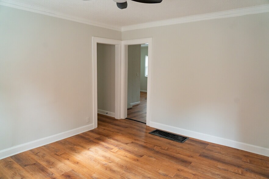 Building Photo - 5536 Paseo Blvd