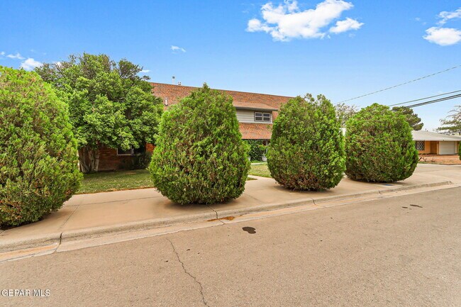 Building Photo - 9904 Monaco Dr