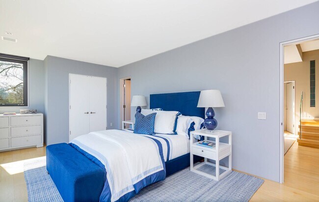 Building Photo - 247 Kings Point Rd