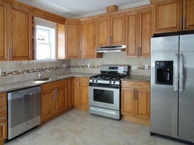 Building Photo - 1576 Anderson Ave