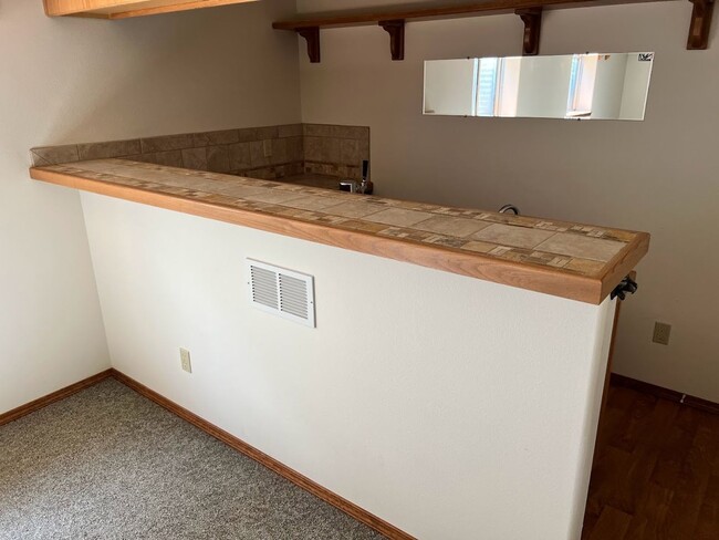 Building Photo - 6 MONTH LEASE - Spacious 4BD Home with 3-C...