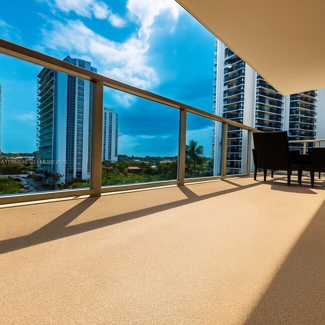 Building Photo - 3731 N Country Club Dr