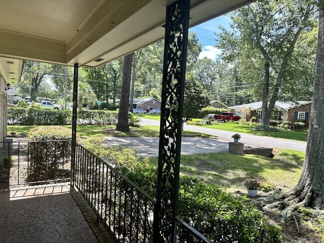 Building Photo - 2204 N Dallerton Cir
