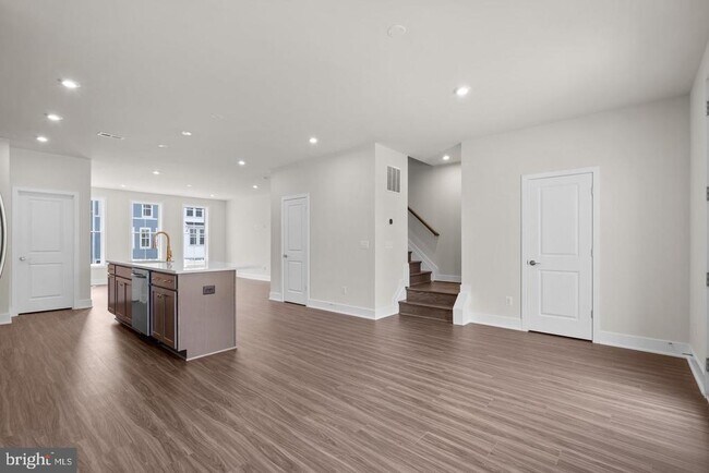 Building Photo - 114 Galaxy Pl