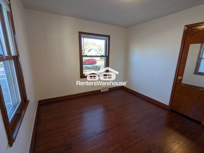 Building Photo - 5820 43rd Ave S