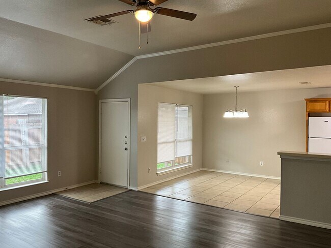 Building Photo - 10220 Lilac Ln