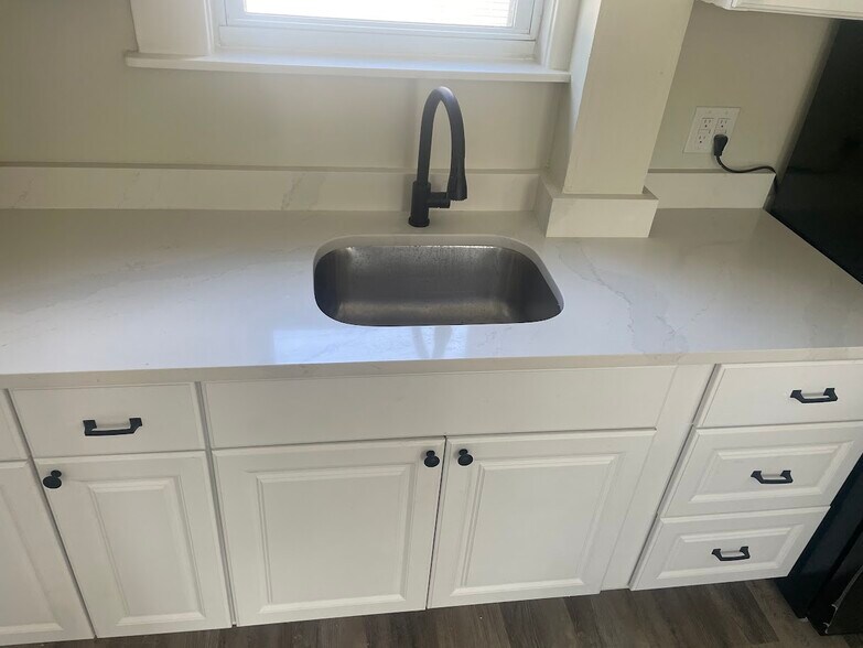 White Quartz Counter top - 32 Gage St