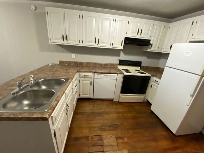Building Photo - The Perfect 1 Bedroom is Ready For You!