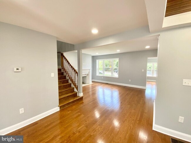 Building Photo - 1318 Ingraham St NW