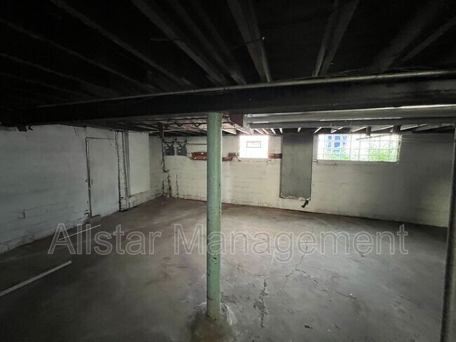 Building Photo - 3255 E 139th St