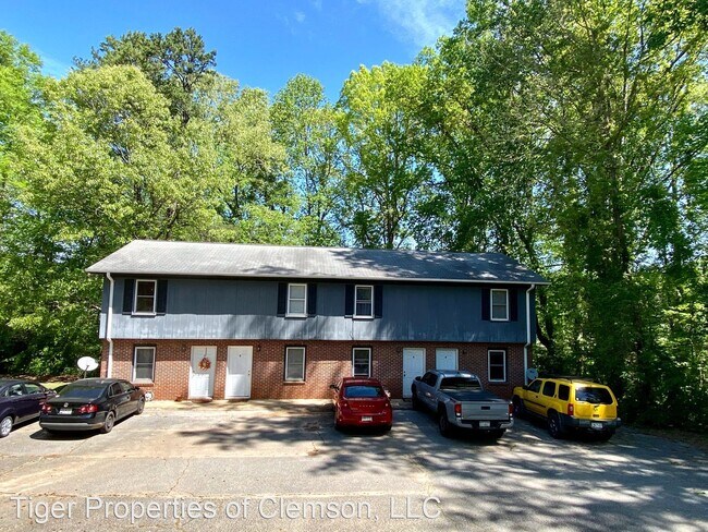 Building Photo - 2 br, 1 bath Room For Rent - 415 Lindsay Rd