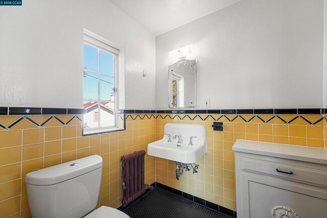 Building Photo - 2367 Carquinez Ave