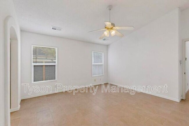 Building Photo - 4740 Jessica Dr NE