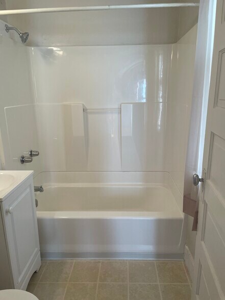 Bathroom - 807 Dousman St