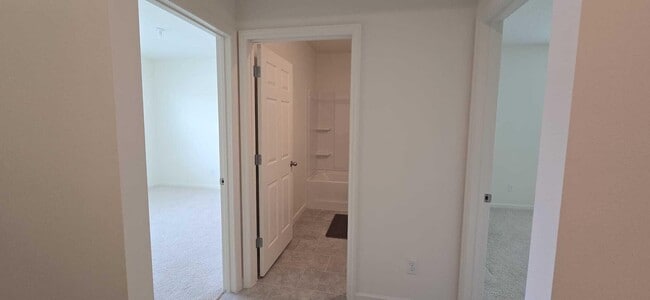 Building Photo - 528 Seafoam Cir