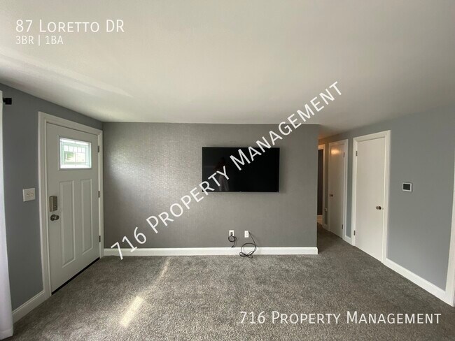 Building Photo - Newly Renovated Single Family Home! Move i...