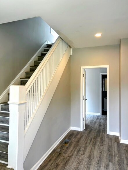 Primary Photo - 254 N Holmes Ave